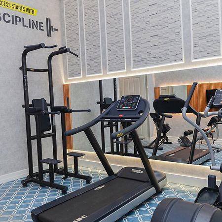 Promenade Hotel באקו מראה חיצוני תמונה A gym in a hotel