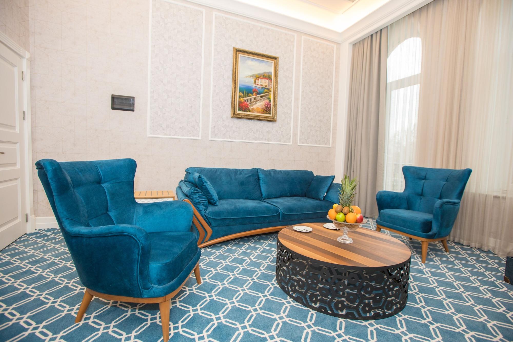 Promenade Hotel באקו מראה חיצוני תמונה A living room in a hotel