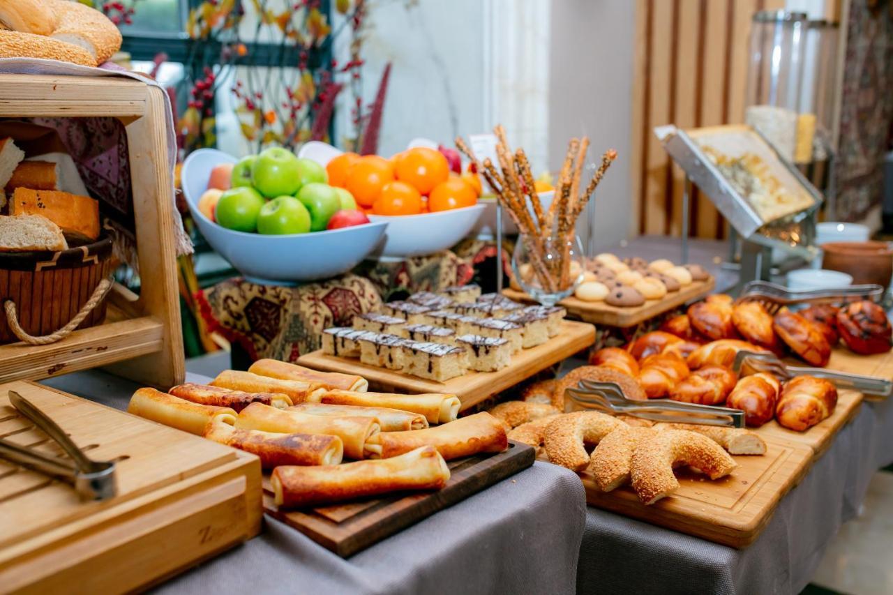 Promenade Hotel באקו מראה חיצוני תמונה A buffet