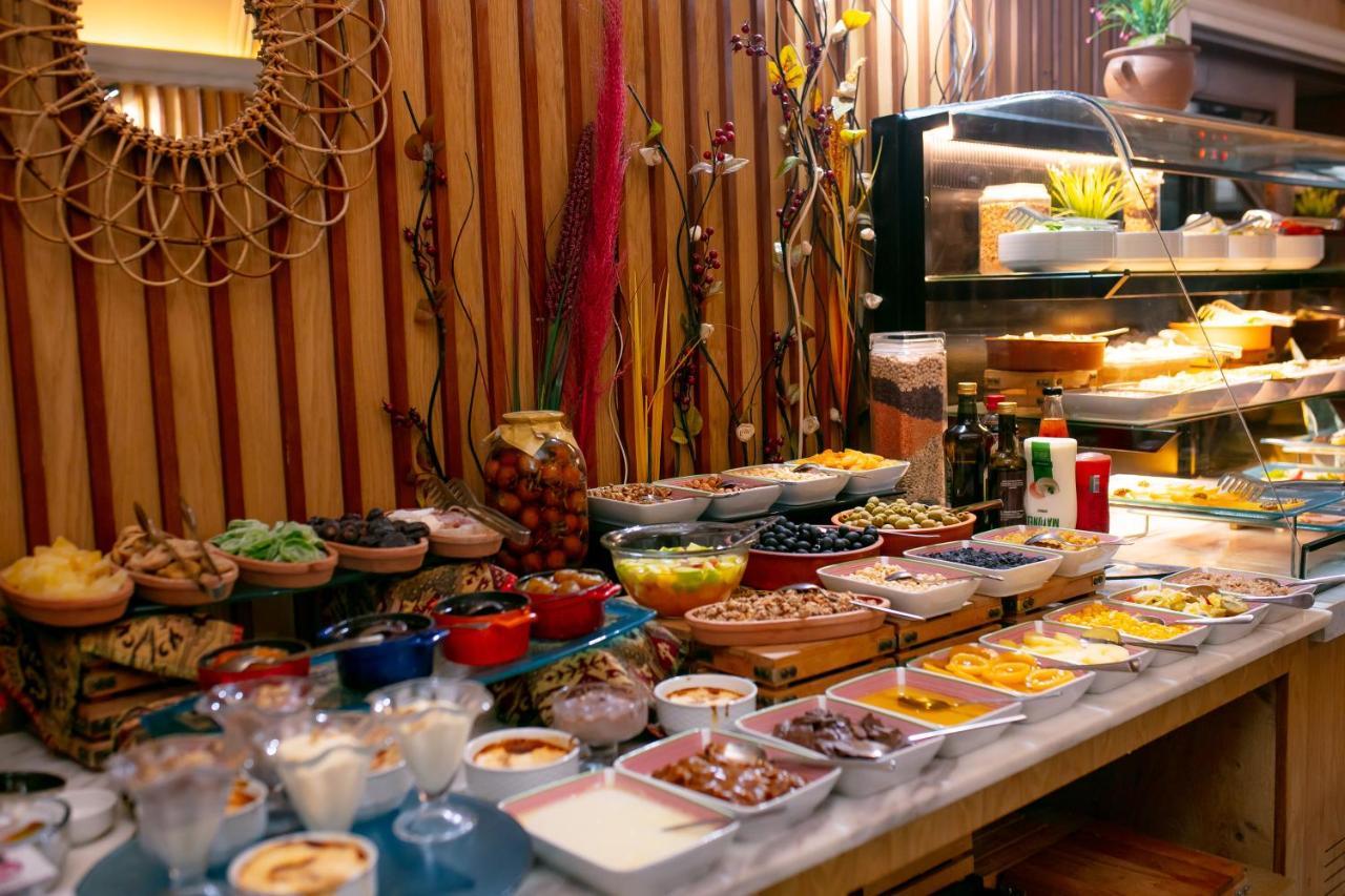 Promenade Hotel באקו מראה חיצוני תמונה A buffet in a restaurant