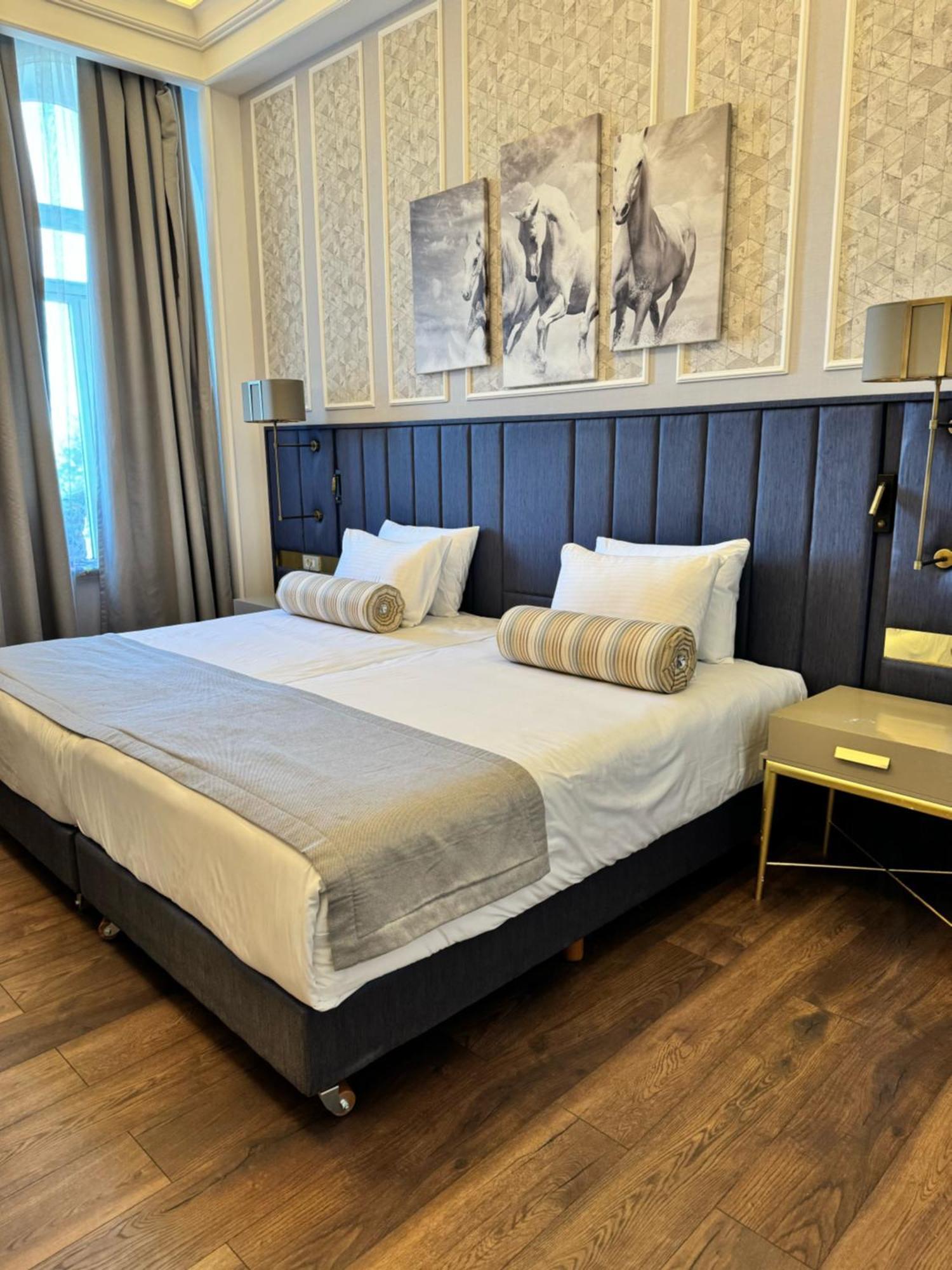 Promenade Hotel באקו מראה חיצוני תמונה A bed