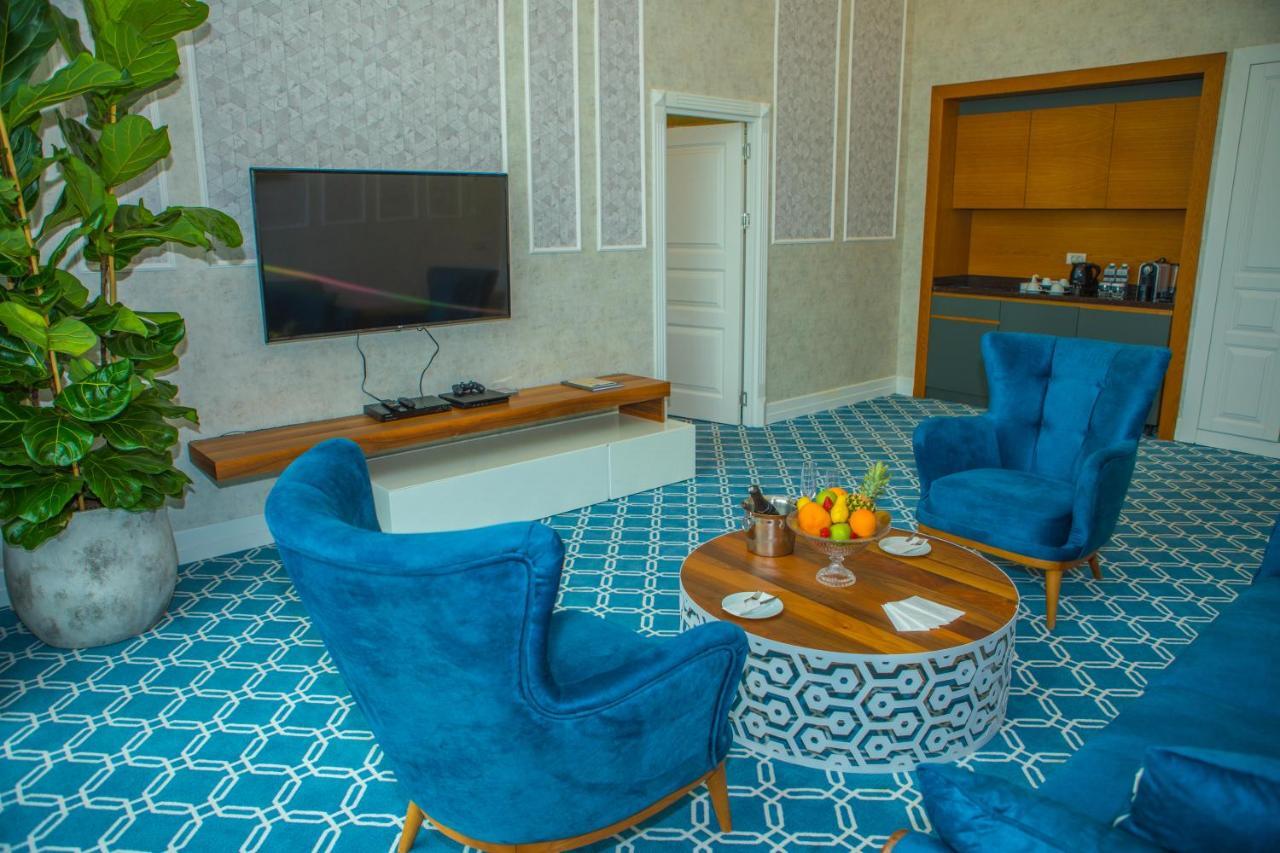 Promenade Hotel באקו מראה חיצוני תמונה A suite at the hotel